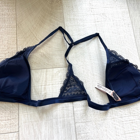 Victoria’s Secret Front Close Navy Lace Bralette. NWOT. Size: S - Picture 4 of 6